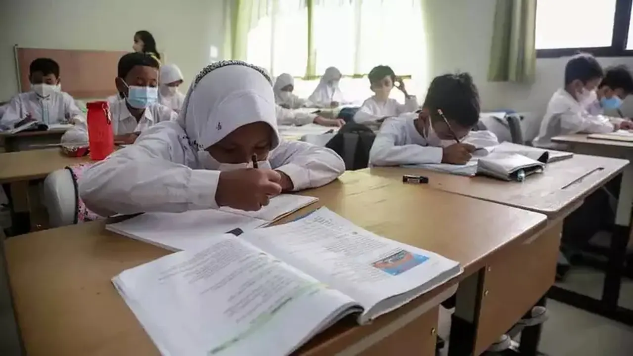 Wana Kencana Mineral Berikan Dukungan Pendidikan ke SMAN 4 Halmahera Timur
